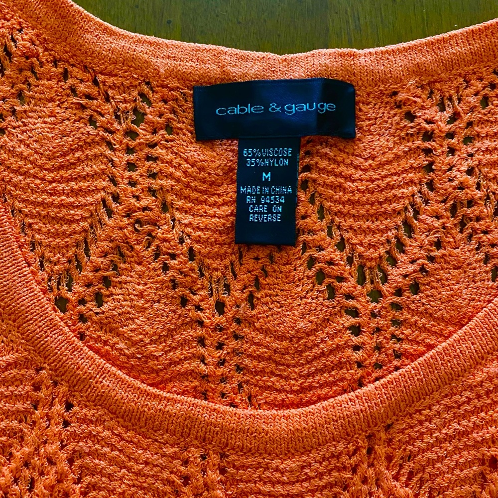 Cable & Gauge Sleeveless Top Like New - Picture 7 of 7